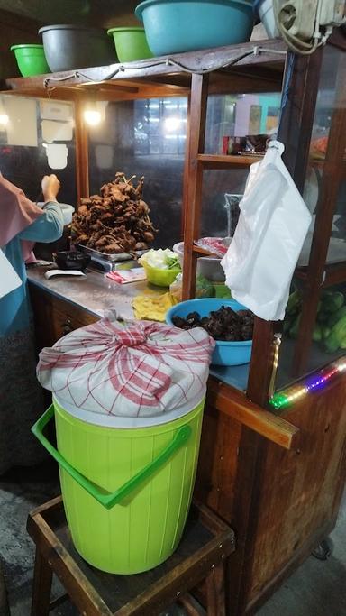 NASI BEBEK KHAS MADURA MBAK UUS