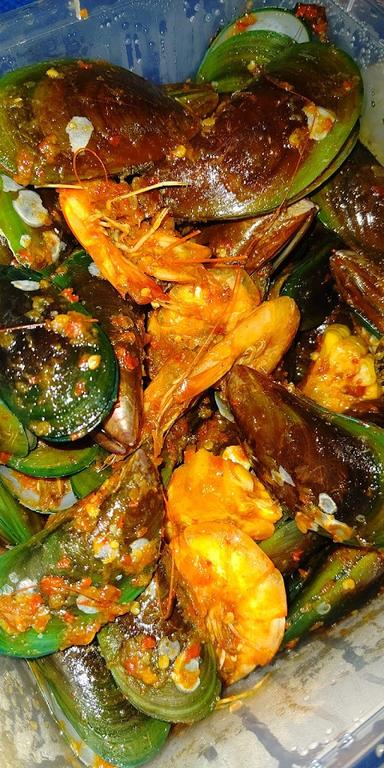 NASI KEBULI & SEAFOOD ID-KERANG BUNDA IKHA