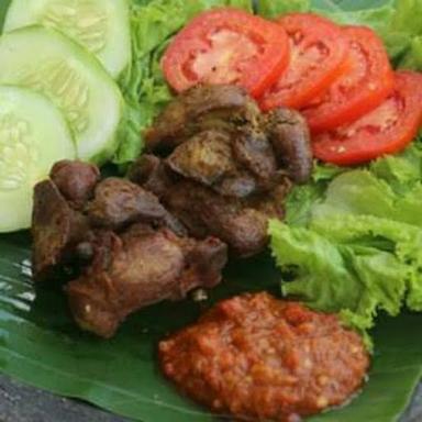 PECEL AYAM DAN LELE BU NANI