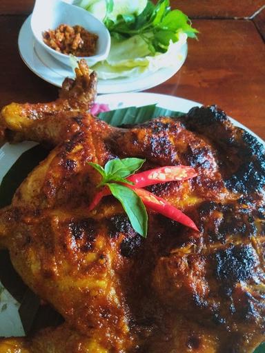 WARUNG AYAM BAKAR NDESO MBAH RONGGO