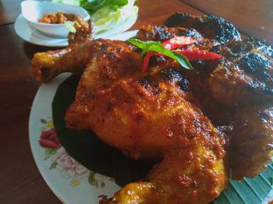 WARUNG AYAM BAKAR NDESO MBAH RONGGO