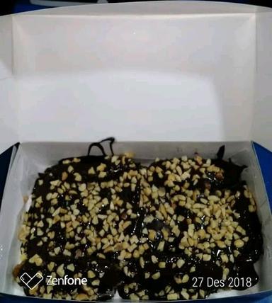 DONAT DAN PISANG COKLAT LUMER NAILA