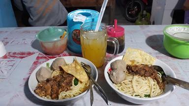 MIE AYAM & BAKSO SOLO PAK DHE