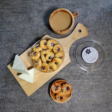 PLUMERIA COOKIES & SNACK