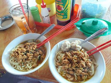 BAKSO DAN MIE AYAM MAS MBOGO