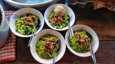 MIE AYAM & MIE BAKSO LUMAYAN