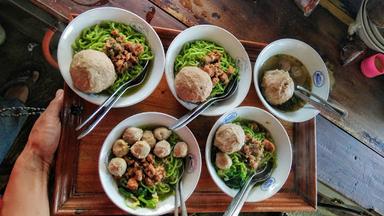 MIE AYAM & MIE BAKSO LUMAYAN