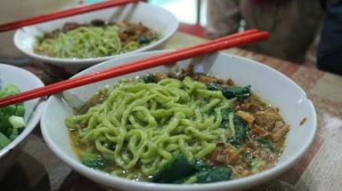 MIE AYAM HIJAU D'NGALIMED