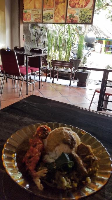 RUMAH MAKAN PADANG AMPERA JAYA