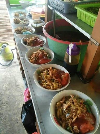 BAKSO MIE AYAM CEKER MAS HERMAN