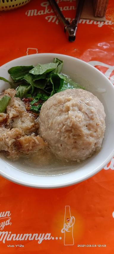 WARUNG MAKAN BU AGUS DAN BAKSO TERPESONA