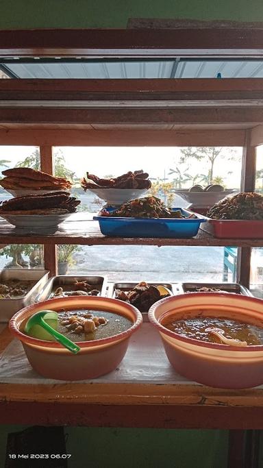 WARUNG SOTO DAN RAMES 'PAK KAMIRAN'