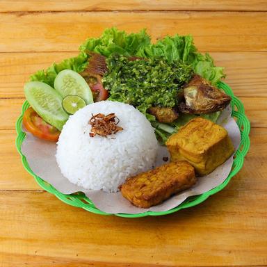 AYAM PENYET SAMBEL HEJO CEU ENTIN