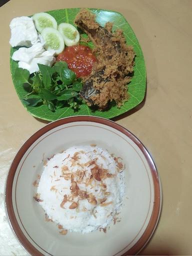 PECEL LELE DAN AYAM HANDAYANI