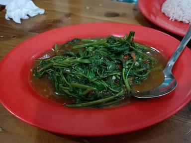 WARUNG SEAFOOD TUMPAH KELUARGA