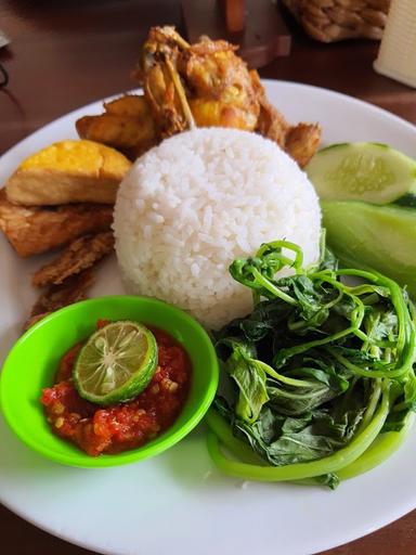 WARUNG TEMPONG MBAH TJEMOEK