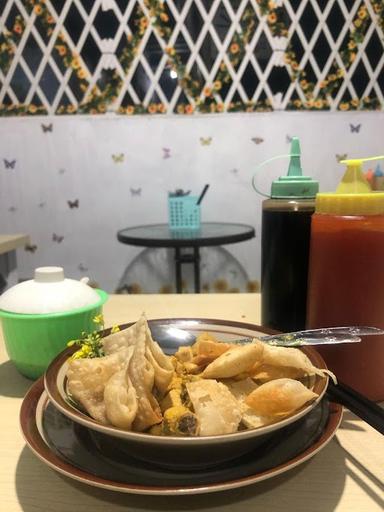 MIE AYAM & ES CENDOL DURIAN DAPUR AGHNIYA