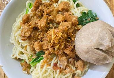 MIE BAKSO & AYAM DE WAN