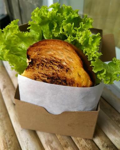 ROTI BAKAR KANAHATE PANYILEUKAN