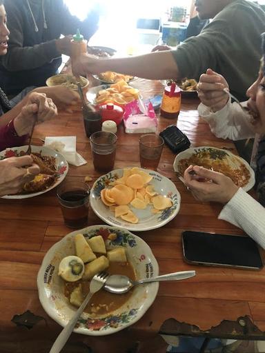 KUPAT TAHU LONTONG KARI SYAM JAYA