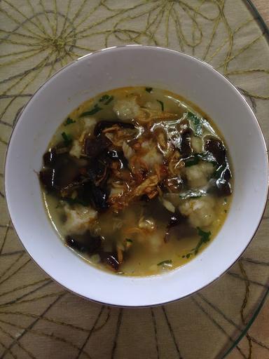 RAWON SOP IGA & IKAN MANGUT KEPALA MANYUNG & WISATA PETIK ANGGUR BU SITI BANDUNG