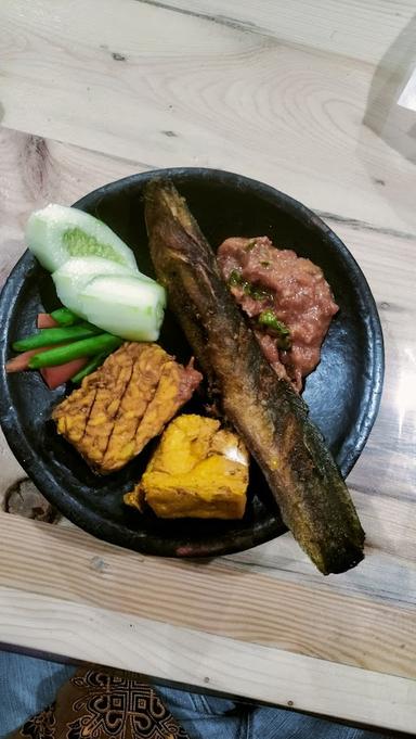 WARUNG LEGO SEDAP - JAGONYA LELE DAN AYAM GORENG