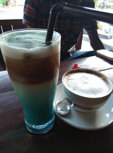 WARUNG COFFEE & TEA FREE WIFI