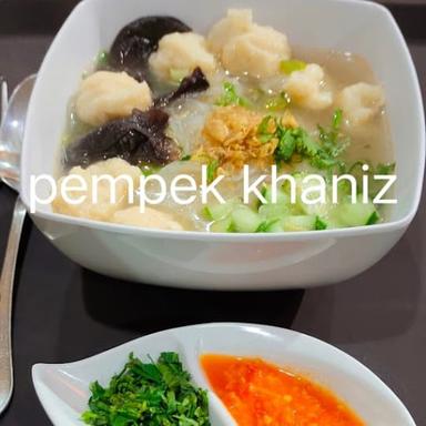 PEMPEK DAN DIMSUM KHANIZ