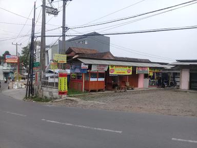 RUMAH MAKAN KAMPUNGAN