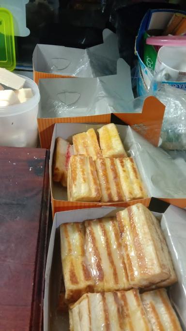 MARTABAK DEMEN