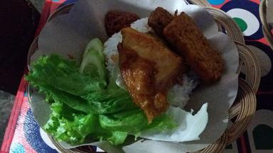 WARUNG NASI EMAK