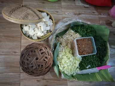 WARUNG MAKAN GENDAR PECEL MBA PUT