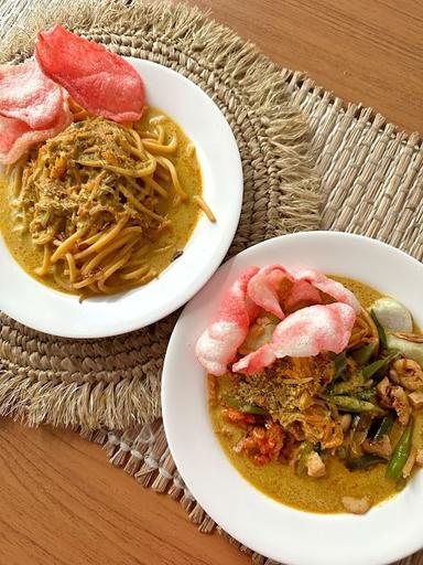 KEDE HAMUNA - LONTONG MEDAN & MIE SOP