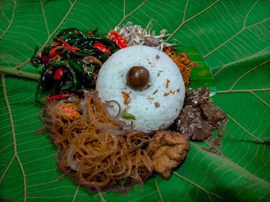 NASI BERKAT SRIANDIKI KHAS WONOGIRI