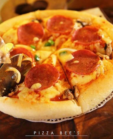 PIZZA BEES LUWES GADING