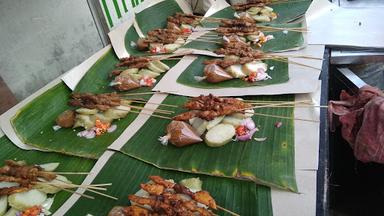 SATE AYAM PAK HARI