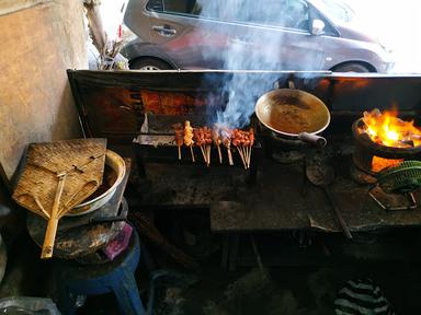 SATE KAMBING & GULE GORENG PAK SAMIN