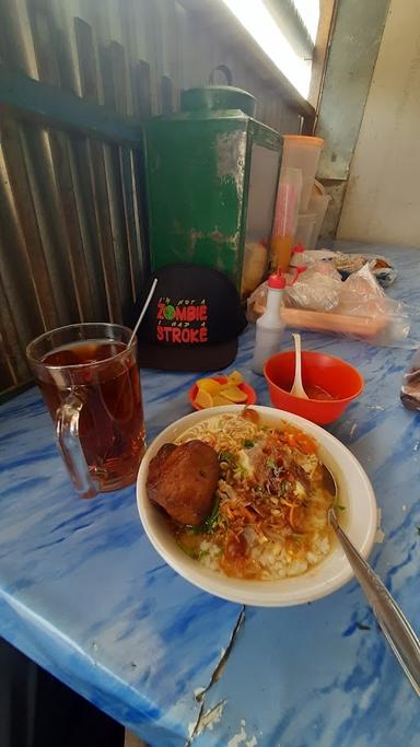 WARUNG MAKAN PINGGIR REL