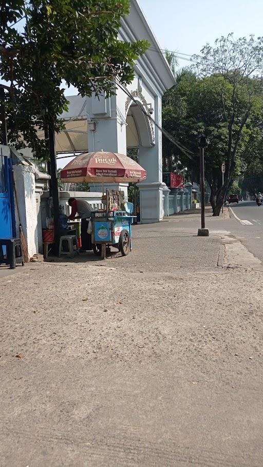 WARUNG KOPI DEPAN ARSIP NASIONAL REPUBLIK INDONESIA