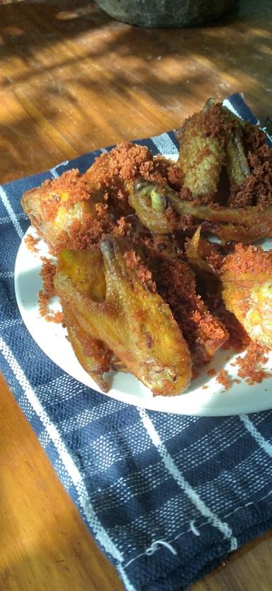 AYAM GORENG SERUNDENG CEU EUIS