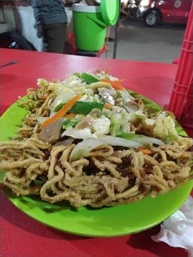 NASI GORENG DAN AYAM PENYET