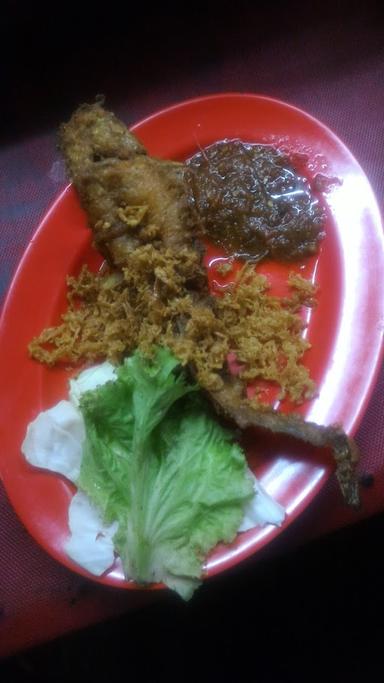 PECEL AYAM RONGGOLAWE