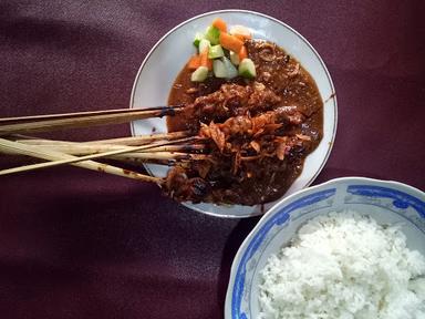 SATE DAN SOP KAMBING PAK ABBAS