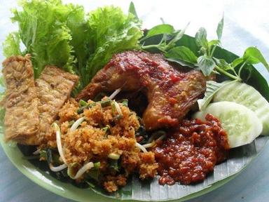 WAROENG AYAM PENYET MBA ENDANG