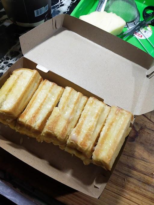 ROANG (ROTI BAKAR PISANG TANDUK)