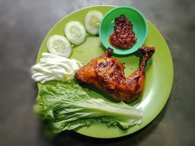 AYAM BAKAR DUA PUTRI KALISARI