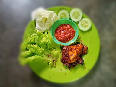 AYAM BAKAR DUA PUTRI KALISARI