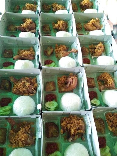 AYAM GORENG REMAH HJ. SUTARTI PINDAHAN DARI JL H.HASAN KAMPUNG BARU PSR REBO