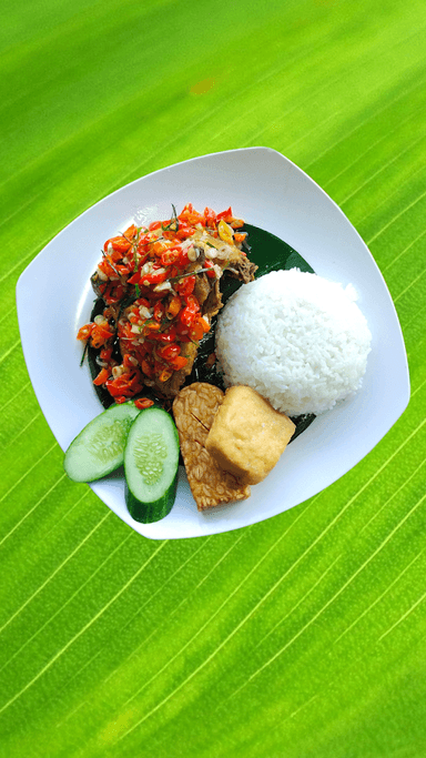 AYAM PENYET CABE IJO PAK GENDUT