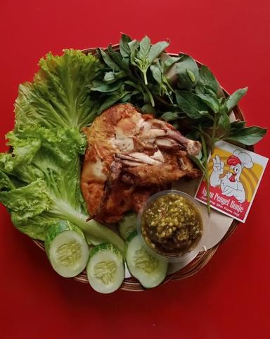 AYAM PENYET HONJE